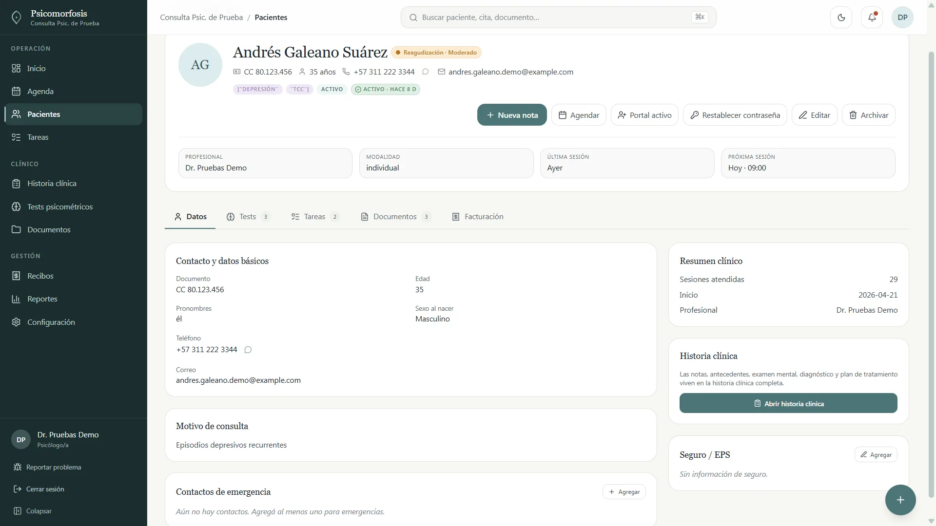 Perfil de paciente con datos, motivo de consulta y resumen clínico